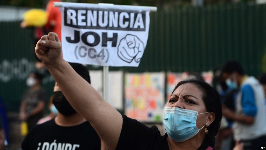 Opositores al gobierno exigieron la renuncia del presidente hondureño Juan Orlando Hernández por sus presuntos vínculos con el narcotráfico en Tegucigalpa, el 22 de enero de 2021.