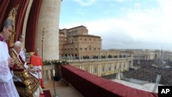 Pope Benedict XVI delivers the "Urbi et Orbi" (to the City and to the World) message in St. Peter's square at the Vatican, 25 Dec 2010