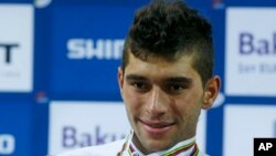 El colombiano, prodigio del ciclismo, ganó la 13va etapa del Giro de Italia, su cuarta victoria en la competencia.