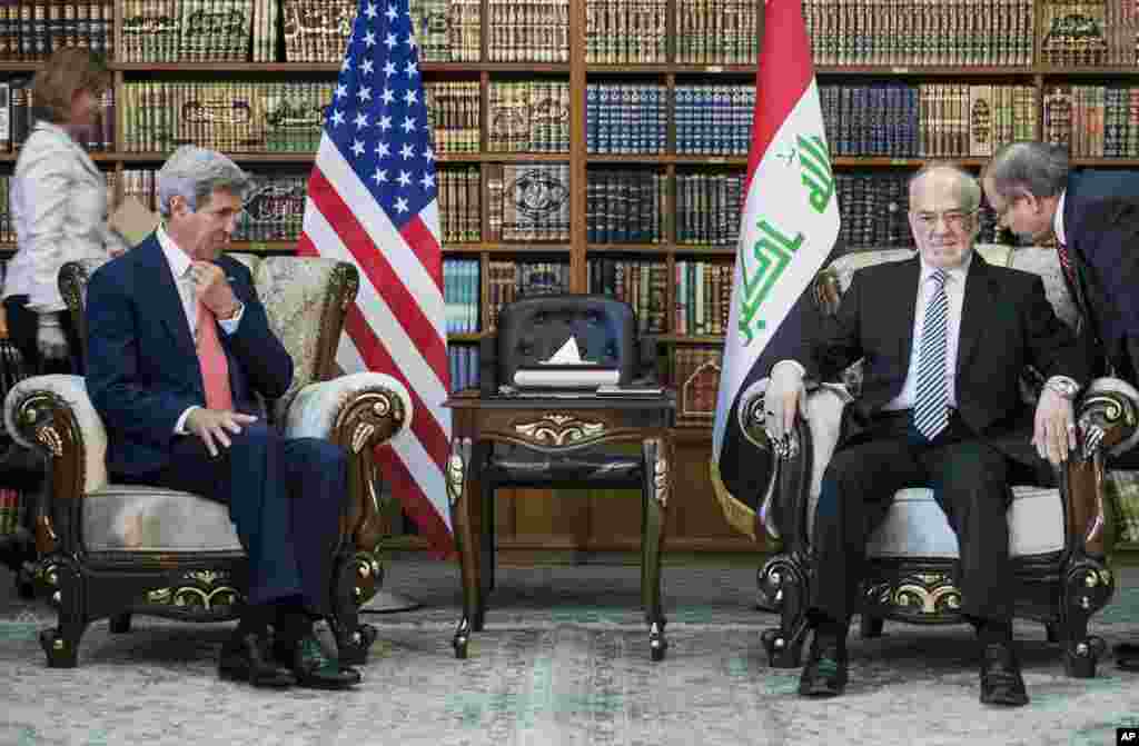 U.S. Secretary of State John Kerry and Iraqi Foreign Minister Ibrahim al-Jaafari prepare for their meeting, in Baghdad, Sept. 10, 2014.