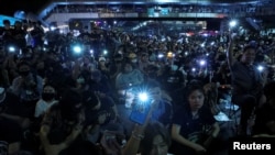 Protesters attend a pro-democracy rally demanding the prime minister to resign and reforms of the monarchy, in Bangkok, Thailand, Nove. 27, 2020. 