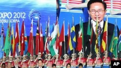 11일 오후 전라남도 여수시에서 열린 ‘세계박람회’ 개막선언을 하고 있는 이명박 한국 대통령