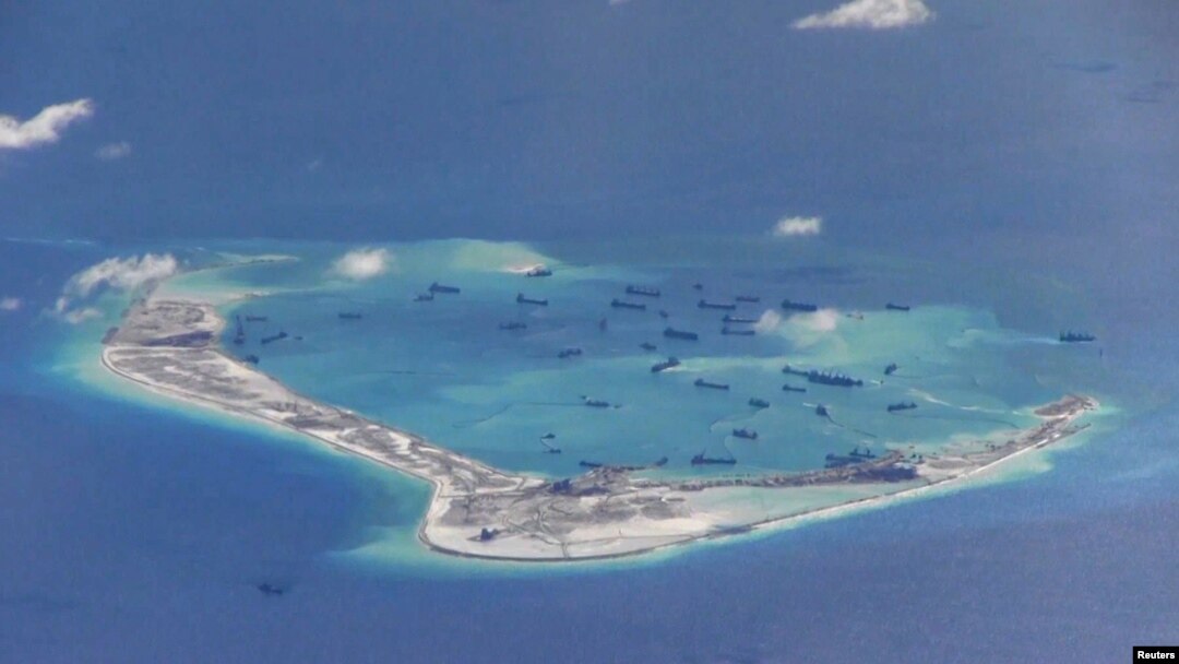 Đá Vành Khăn, nơi tàu khu trục USS Mustin tiến hành hoạt động thể hiện tự do hàng hải ở Biển Đông.