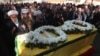 Para pelayat berdoa di depan peti mati seorang perempuan sipil Samar al-Sayyed Mohammed, yang terbunuh pada hari Minggu akibat serangan udara Israel, di kota Bint Jbeil, Lebanon selatan, Senin, 22 Januari 2024. (AP/Mohammed Zaatari)