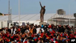 Government supporters attend a ceremony unveiling the statue of Venezuela's late president Hugo Chavez during the 17th Non-Aligned Summit, a meeting held by a Cold War-era group of 120 nations, in Porlamar on Margarita Island, Venezuela, Sept 16, 2016.