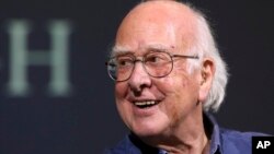 FILE - Britain's Professor Peter Higgs smiles during a press conference in Edinburgh, Scotland, on Oct. 11, 2013. The University of Edinburgh says Nobel prize-winning physicist Peter Higgs, who proposed the existence of the Higgs boson particle, has died at 94.