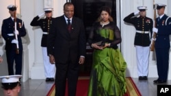 King Mswati III of Swaziland and wife Inkhosikati La Mbikiza arrive for a dinner hosted by President Barack Obama for the U.S.-Africa Leaders Summit, at the White House in Washington, Aug. 5, 2014.