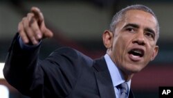 Las Vegas'taki Del Sol Lisesi'nde konuşma yapan Başkan Barack Obama