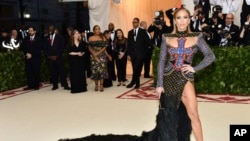 La cantante y actriz Jennifer Lopez durante la Gala del Met, Nueva York, 7 de mayo 2018.