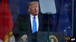 도널드 트럼프 미국 대통령이 11일 뉴욕에서 열린 재향군인의 날 행사에서 연설하고 있다. 