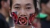 A pro-democracy activist joins an anti-NGO draft law campaign in front of National Assembly on June 30, 2015. (Hean Socheata/VOA Khmer) 