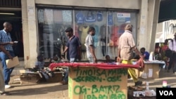 Some of the vendors seen in Harare Monday at undesignated vendings sites. (Photo: Patricia Mudadidgwa)