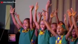  African Children's Choir do Uganda espalha mensagens de esperança