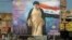 Sebuah poster ulama Syiah Irak Moqtada al-Sadr di distrik Kota Sadr Baghdad. (Foto: Reuters)