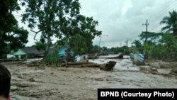 Situasi banjir bandang di kecamatan Songgon, kabupaten Banyuwangi, Jawa Timur (foto: BNPB)