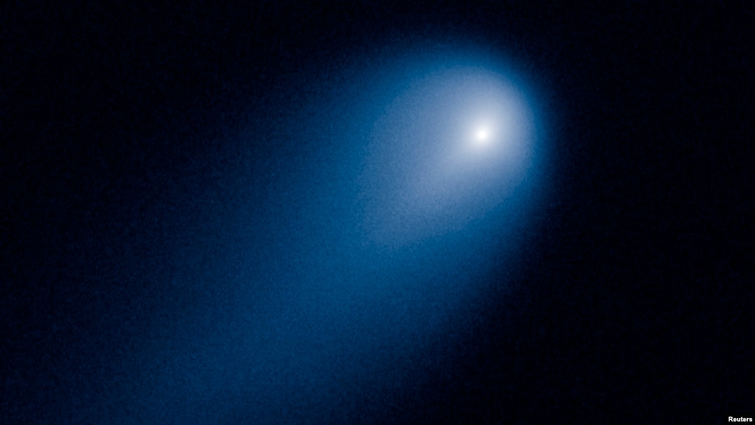 Komet ISON dalam gambar yang diambil oleh teleskop Hubble milik badan antariksa AS, NASA, pada 10 April 2013. (Reuters/NASA)