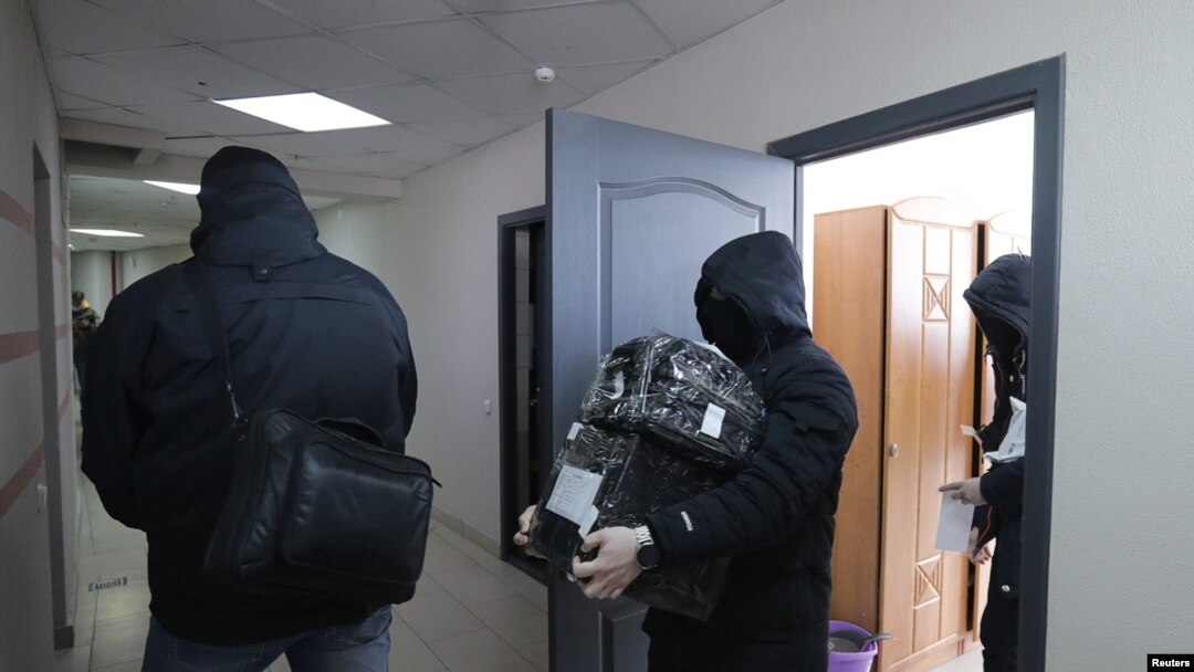 Обыск правоохранителями Беларуси в помещении Ассоциации журналистов Беларуси (архивное фото)