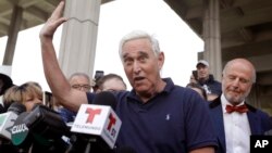 El aliado y asesor del presidente Donald Trump, Roger Stone, fue arrestado el viernes y acusado de siete cargos en medio de investigación del fiscal especial Robert Mueller.