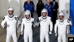 Члены международного космического экипажа: Тома Песке, Меган Макартур, Шейн Кимбро и Акихико Хосидэ