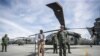 Subsecretario de Estado para Asuntos Internacionales de Narcóticos y Aplicación de la Ley, Todd D. Robinson, habla durante la entrega de un helicóptero Black Hawk por parte del gobierno de EEUU, el 27 de septiembre de 2023 en la base aérea de Catam en Bogotá, Colombia.