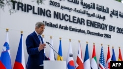 美國氣候問題特使克里2023年12月2日在聯合國氣候峰會一個有關提升核能的會議上發言。