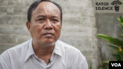 Hang Sobratsavyouth is a Cambodian veteran journalist. He used to cover sensitive issues such as corruption and land rights abuse for the Radio Free Asia in Khmer language, before it was pressured to close its operation in Phnom Penh in 2017. (Khan Sokummono/VOA Khmer)