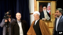 L'ancien President Akbar Hashemi Rafsanjani, au centre, Feb. 26, Tehran, Iran, Dec. 21, 2015. 