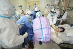 Medical staff treat a critical patient infected by the COVID-19 with an Extracorporeal membrane oxygenation (ECMO) at the Red Cross hospital in Wuhan in China's central Hubei province, March 1, 2020.