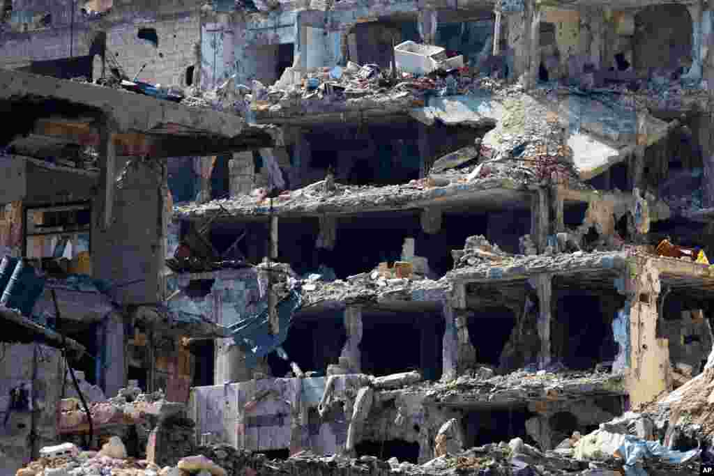 Destroyed buildings are seen in the old city of Homs, Syria, Feb. 26, 2016. Some 1,200 rebels and civilians, many of them wounded and starving from a year-long siege, withdrew from the last remaining strongholds in the ancient heart of Homs.