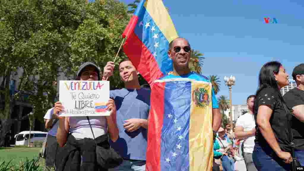 Ciento de venezolanos se concentraron en la Plaza de Mayo frente a la casa de gobierno argentina.&nbsp;