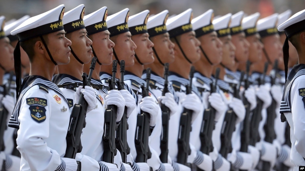 资料照：中国海军士兵列队参加中共建政70周年阅兵仪式。（2019年10月1日）(photo:VOA)