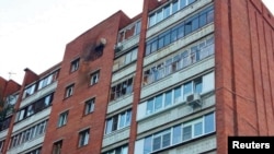 Поврежденное здание после сообщения об атаке беспилотника в Курске, Россия. 27 августа 2023 года,
