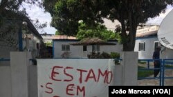 Trabalhadores da Rádio Morena Comercial em greve, Benguela, Angola