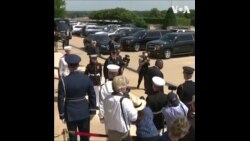 美国国防部长在五角大楼会晤北约秘书长