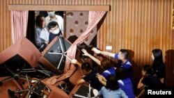Lawmakers from Taiwan&#39;s ruling Democratic Progressive Party (DPP) argue with lawmakers from the main opposition Kuomintang (KMT) party, in Taipei, Taiwan.