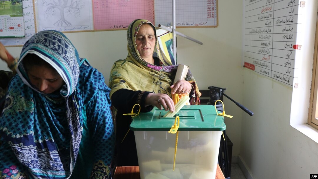 غیر حتمی و غیر سرکاری نتائج کے مطابق پی ٹی آئی نے 25 نشستوں کے ساتھ واضح برتری حاصل کی ہے جب کہ پیپلز پارٹی 11 نشستوں کے ساتھ دوسرے نمبر پر ہے۔
