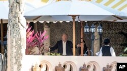 El presidente electo Donald Trump en su residencia de Mar-a-lago, Florida, donde ha pasado desde el fin de semana sosteniendo reuniones.