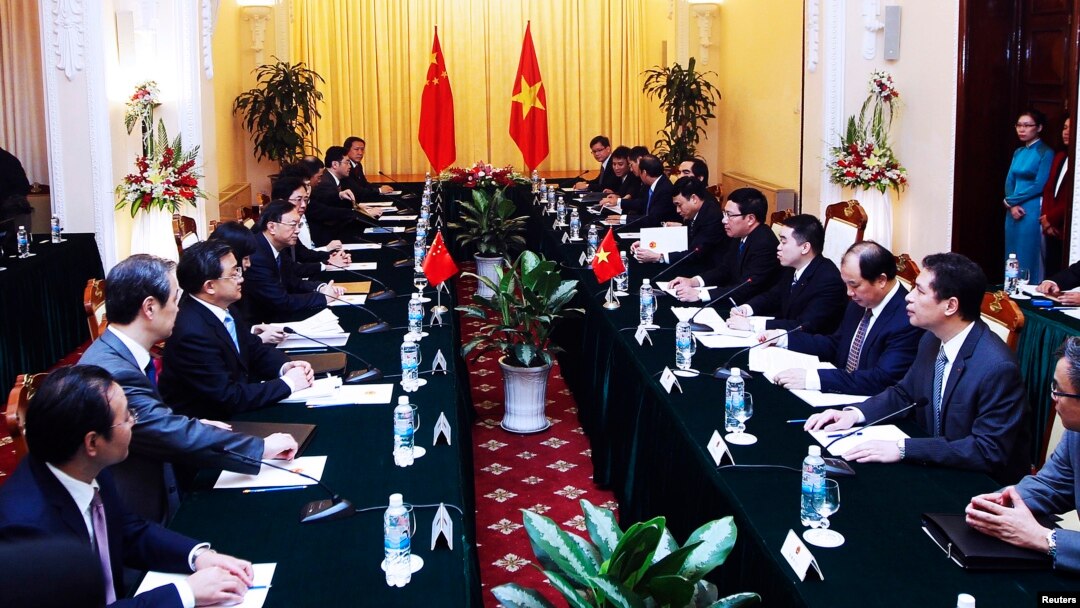 Quang cảnh cuộc gặp giữa Ủy viên Quốc vụ viện Trung Quốc Dương Khiết Trì với Phó Thủ tướng-Ngoại trưởng Việt Nam Phạm Bình Minh tại Hà Nội, ngày 18/6/2014.