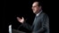 Presiden Perancis Francois Hollande saat berbicara di Institut Dunia Arab di Paris, Kamis (15/1).