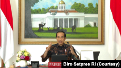 Presiden Jokowi dalam Rapat Terbatas Evaluasi PPKM Level IV di Istana Bogor, Sabtu (7/8), perintahkan seluruh pihak untuk merespon cepat kenaikan kasus virus corona di luar Jawa dan Bali untuk menekan angka kematian. (Foto: Courtesy/Biro Setpres)