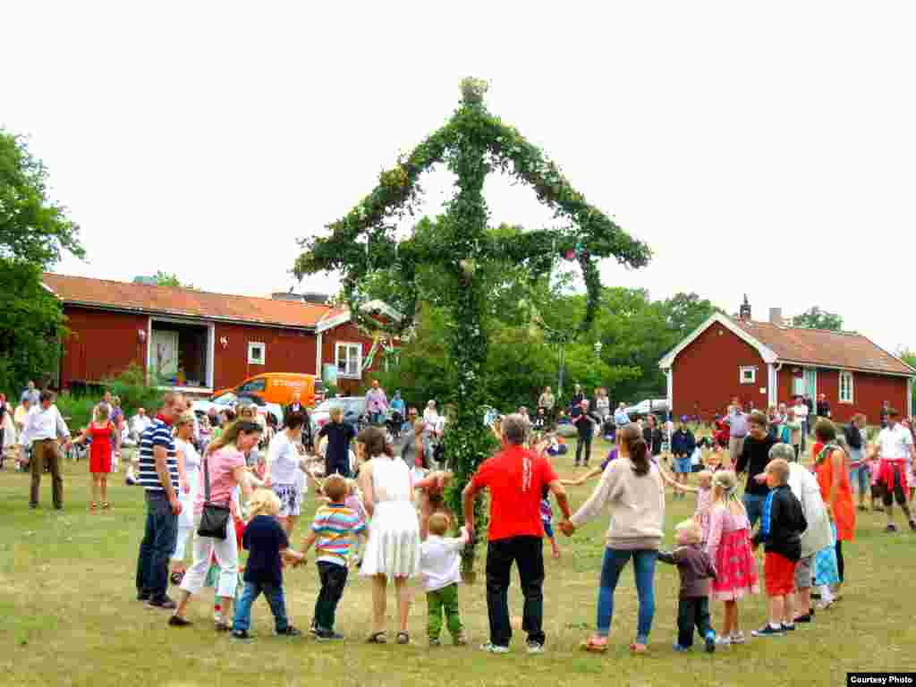 3014508 - Maypole , Kalmar, Sweden