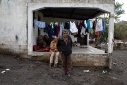 Juventino Pineda, es presidente del Consejo Comunitario para el Desarrollo Urbano y Rural, en la foto durante una entrevista en su casa cerca del volcán Pacaya, en San Vicente Pacaya, Guatemala, el 21 de abril de 2021.