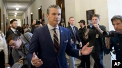 Kandidat za šefa Pentagona Pete Hegseth na Capitol Hillu. (Foto: AP Photo/Rod Lamkey, Jr.)