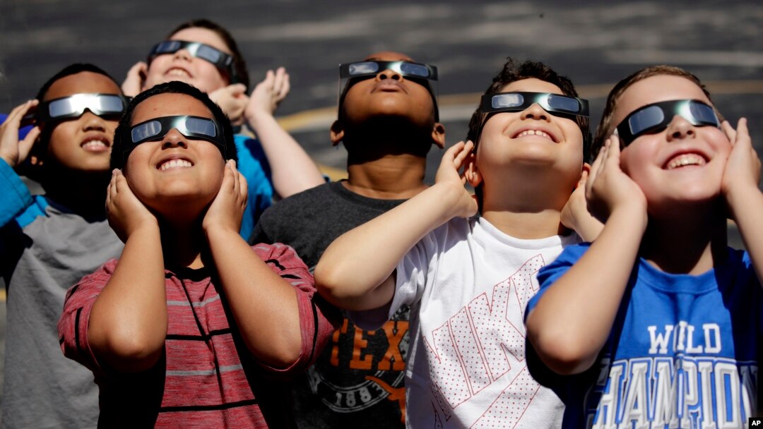 Fourth graders at Clardy Elementary School in Kansas City, Missouri, practice the proper use of their eclipse glasses in anticipation of Monday's solar eclipse, Aug. 18, 2017.