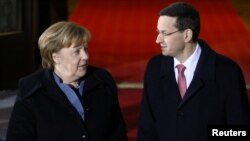 Almanya Başbakanı Angela Merkel ve Polonya Başbakanı Mateusz Morawiecki, AB çatısı altında işbirliğini geliştirmeyi arzu ettiklerini açıklamıştı