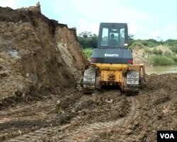 Mining operations have found gold, zinc, nickel and other materials in the Meiganga, Cameroon, area. (M. Kindzeka/VOA)