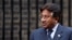 Mantan Presiden Pakistan Pervez Musharraf tiba di Downing Street, London, untuk bertemu dengan Perdana Menteri Inggris saat itu, Gordon Brown, pada 28 Januari 2008. (Foto: Reuters/Stephen Hird)