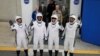 Kru roket SpaceX Falcon 9: Komandan Mike Hopkins, Victor Glover, Shannon Walker, dan astronaut Jepang Soichi Noguchi, melambaikan tangan sebelum memasuki pesawat antariksa untuk misi komersial NASA pertama di Kennedy Space Center, Cape Canaveral, Florida, Minggu, 15 November 2020