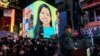 Walikota New York Eric Adams berbicara dalam acara mengenang Michelle Go, perempuan yang tewas setelah didorong ke depan kereta api bawah tanah yang melaju, di Times Square, New York, pada 18 Januari 2022. (Foto: Reuters/Jeenah Moon)