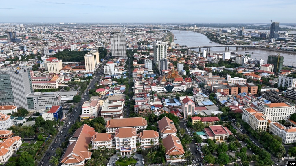 រូបឯកសារ៖ ទិដ្ឋភាព​​ទីក្រុង​ភ្នំពេញ​នៅ​ថ្ងៃ​ទី ២០ ខែ​វិច្ឆិកា ឆ្នាំ២០២៤។
